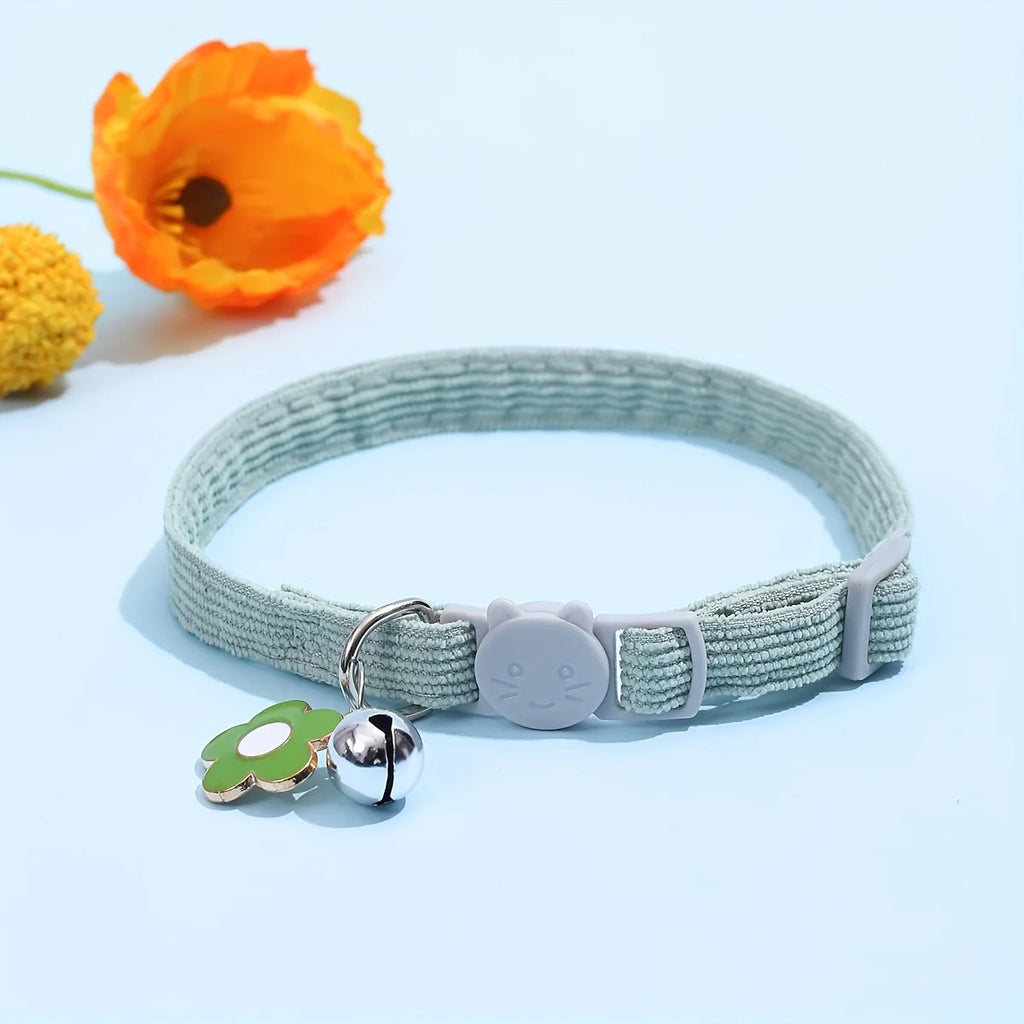 Cat Collar with Bell & Flower Charm – Adjustable Safety-Clip Collar for Cats