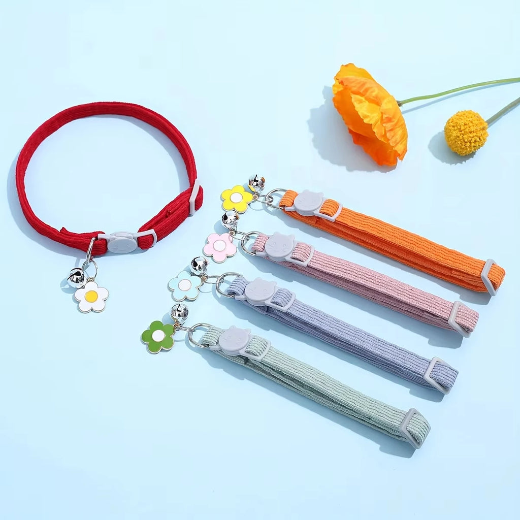 Cat Collar with Bell & Flower Charm – Adjustable Safety-Clip Collar for Cats