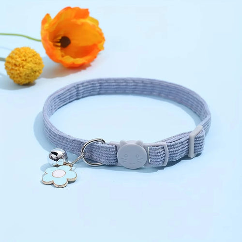Cat Collar with Bell & Flower Charm – Adjustable Safety-Clip Collar for Cats