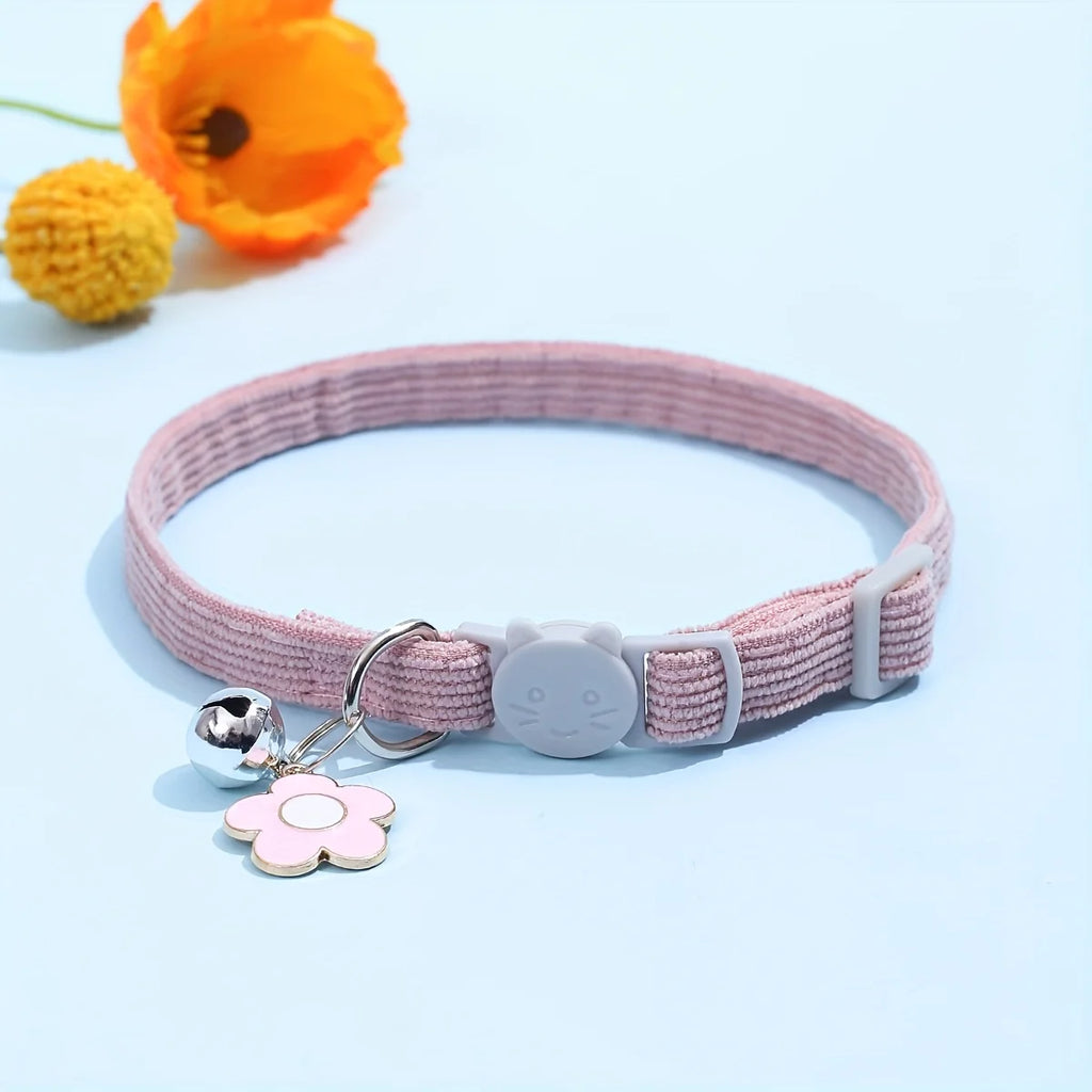Cat Collar with Bell & Flower Charm – Adjustable Safety-Clip Collar for Cats