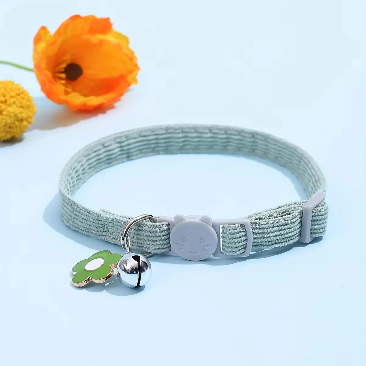 Cat Collar with Bell & Flower Charm – Adjustable Safety-Clip Collar for Cats