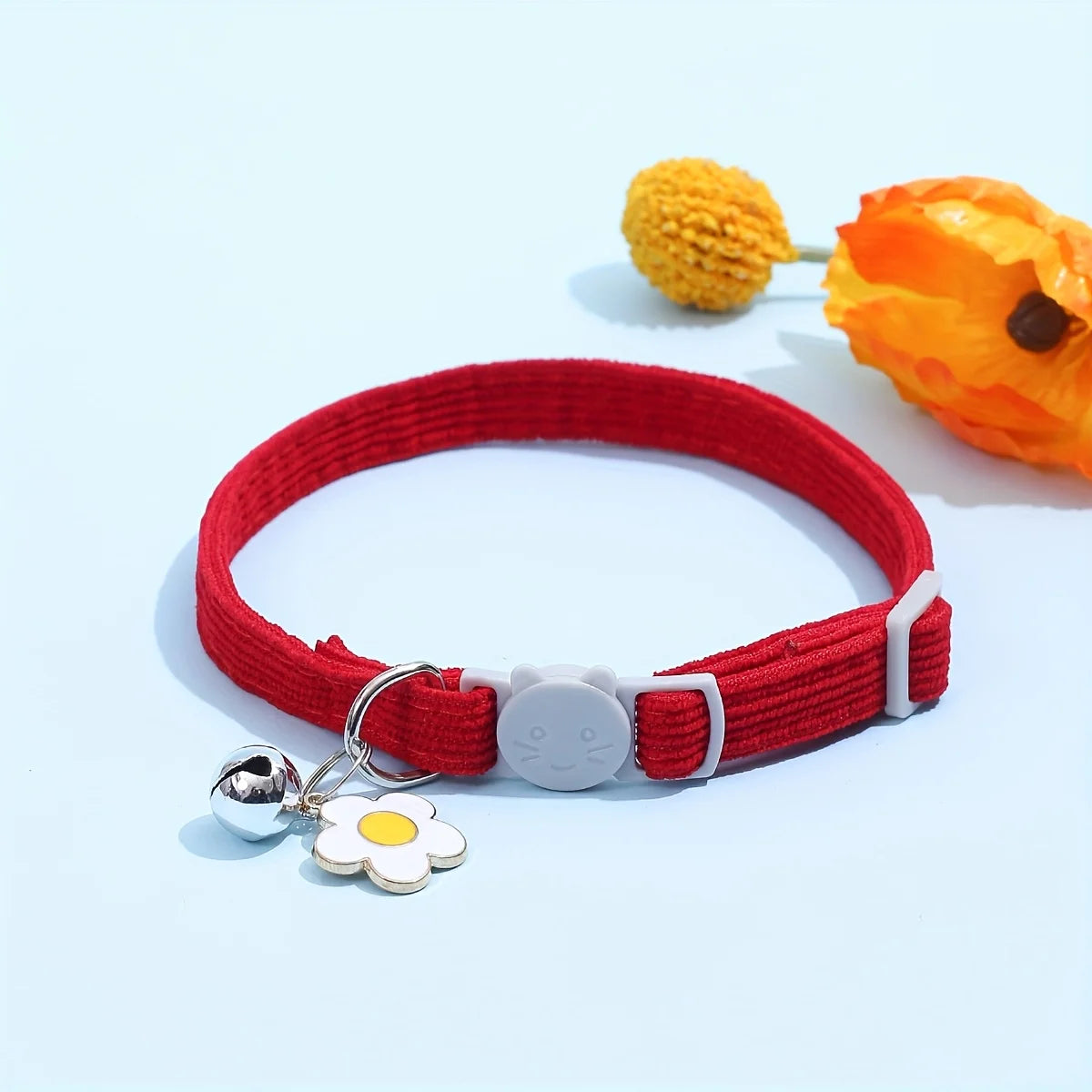 Cat Collar with Bell & Flower Charm – Adjustable Safety-Clip Collar for Cats